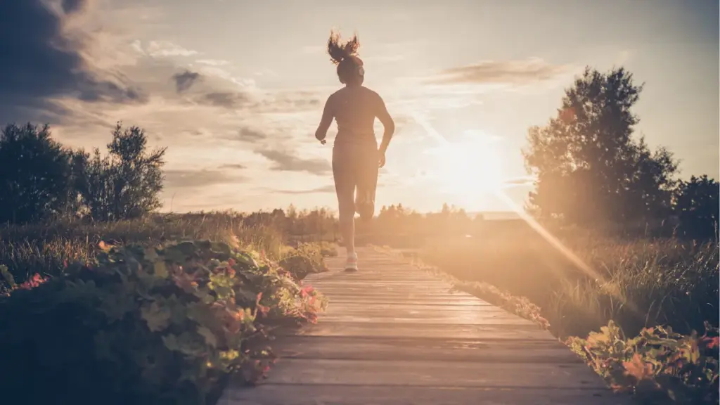 女性がトレーニングしている様子